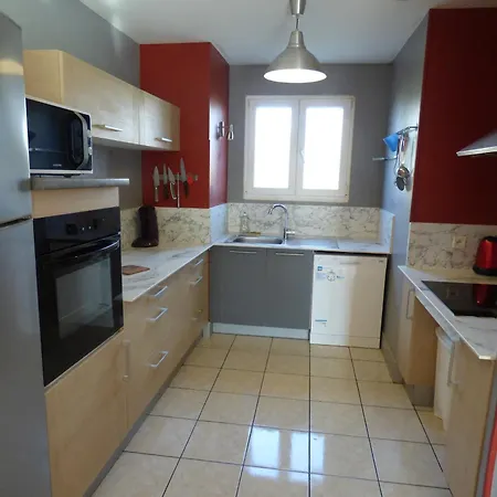 Manola Avec Piscine Couverte A 150m Holiday home Fosse