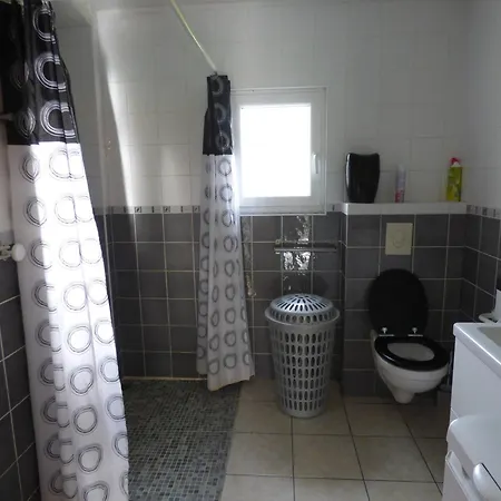 Manola Avec Piscine Couverte A 150m Casa rural